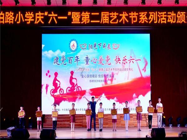 连接正负极